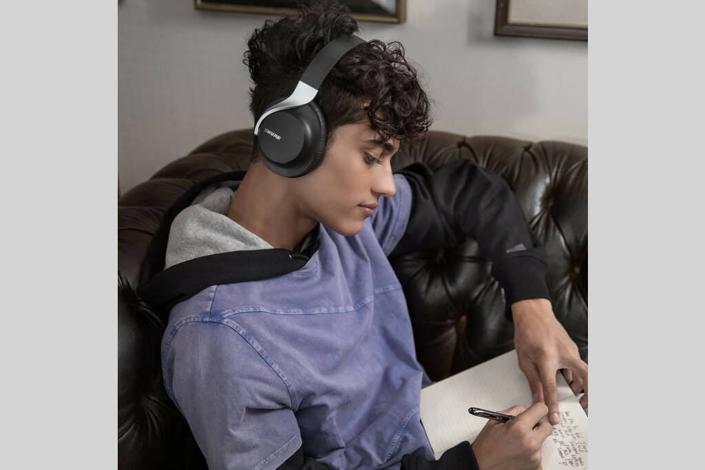 AONIC 40 - Wireless Noise Cancelling Headphones - Shure USA AONIC 40 - Wireless Noise Cancelling Headphones - Shure USA