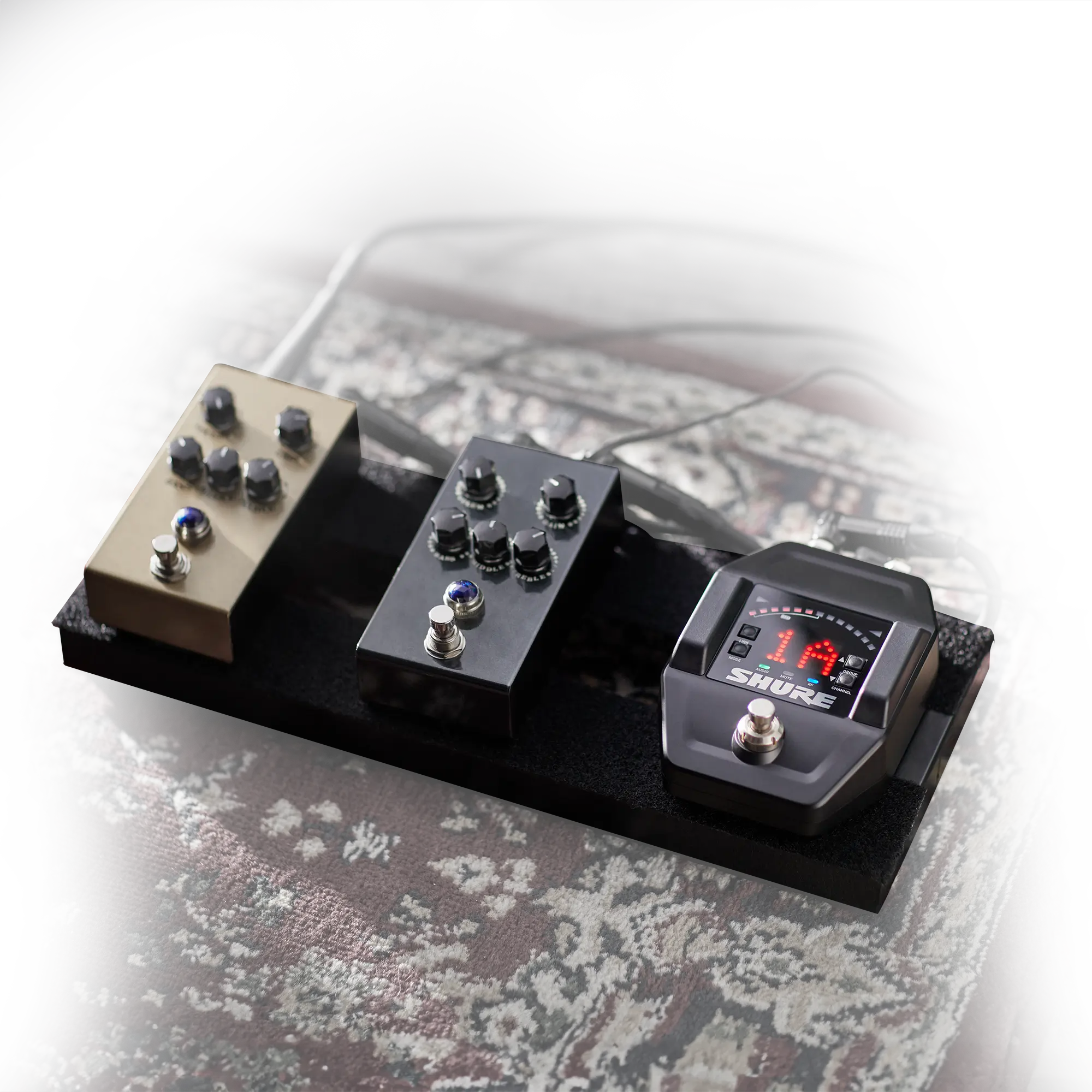 GLXD16+ - Digital Wireless Guitar Pedal System - Shure Middle East ...